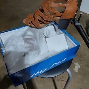 Easy Street Women's Tan Strappy Heels